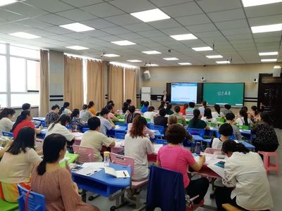 圖書館與圖木舒克市教育局攜手合作，共推教育智能化發展